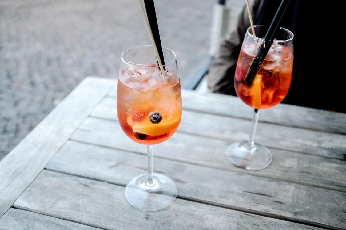 1 clickpentrufemei aperol tomasz rynkiewicz vejn2jmxf0a unsplash jpg jpeg