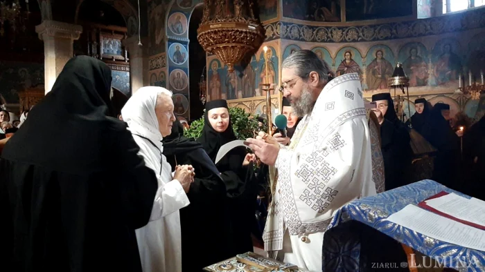 Slujba a fost săvârşită de episcopul Nichifor Botoşăneanul FOTO Ziarul Lumina