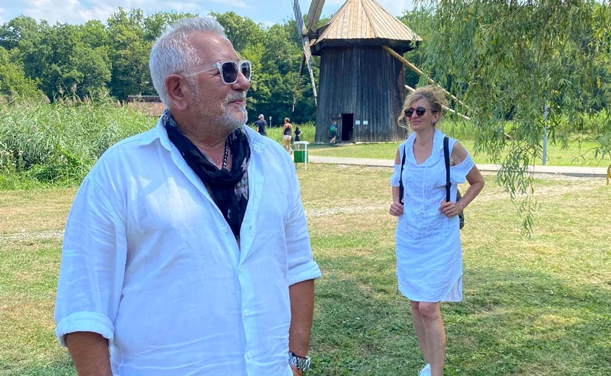 
    Ovidiu Lipan și iubita sa, într-un moment  de relaxare   