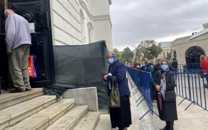 
    Sute de pelerini sunt deja la Iași Foto: adevarul.ro  