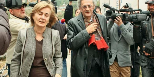 Vasile Astărăstoae (dreapta) şi avocata Maria Aldea, care îl apără în proces