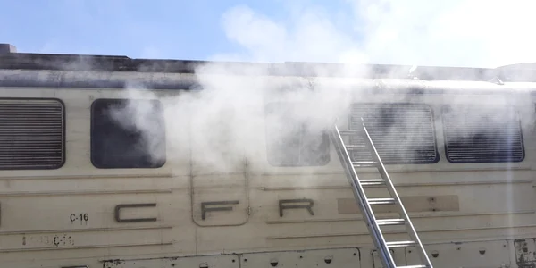 Locomotivă în flăcări pe Valea Oltului Imagini ISU Vâlcea