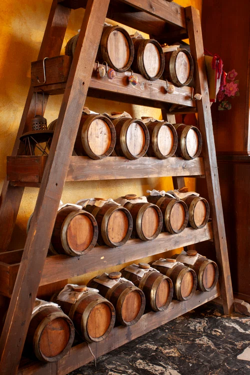 Oțet balsamic ținut în butoaie vechi de zeci de ani FOTO: Shutterstock