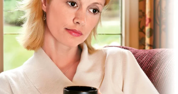 Ceaiurile din plante atenuează simptomele sindromului premenstrual