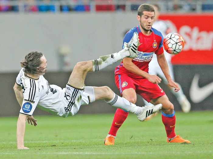 
    Eliminarea suferită de  Chipciu şi coechipierii  săi în faţa celor de la  Rosenborg s-a lăsat cu  tăieri salariale la SteauaFOTO: AP  