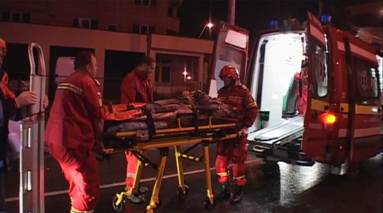 Victima a fost transportată la spital. FOTO: Arhivă.