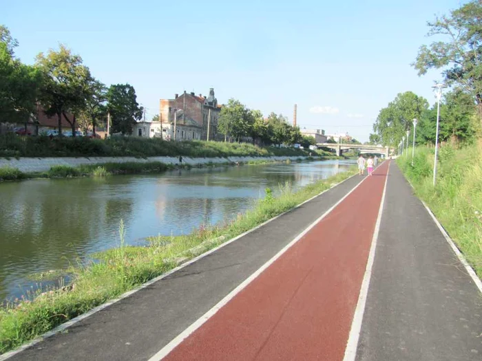 Piasta de biciclete de pe malul Begăi FOTO Ştefan Both