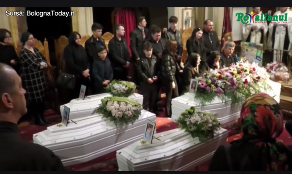 Au fost înmormântaţi mama şi cei trei copii români morţi la Bologna, într-un incendiu. „Momente grele, de durere şi rugăciune“ 