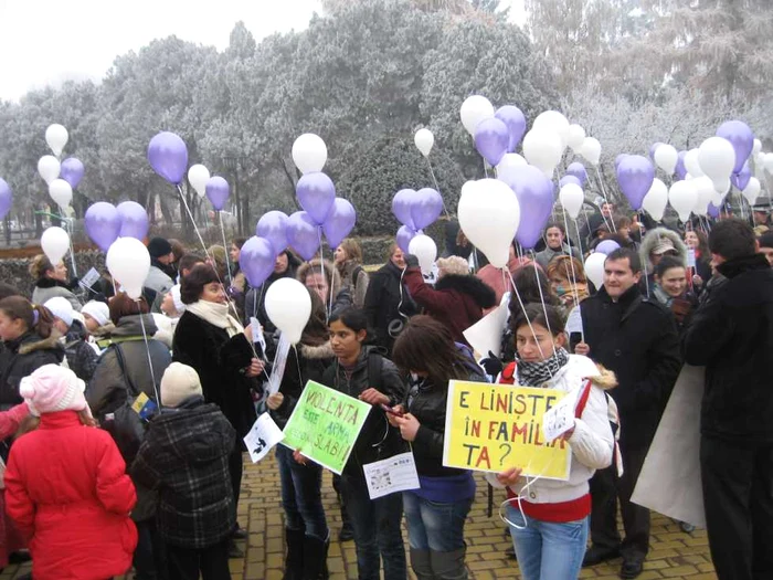 Marș împotriva violenței în familie