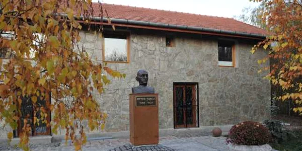 Statuia lui Petre Țuțea