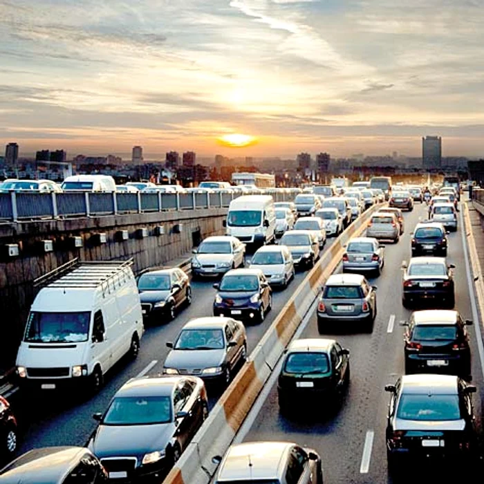 
    Tot mai mulţi români vor să plece din Bucureşti, de 1 Maifoto: 123rf  