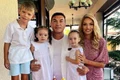 valentina pelinel si cristi borcea alaturi de copii jpg