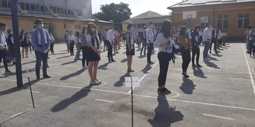 festivitate absolvire petre pandrea