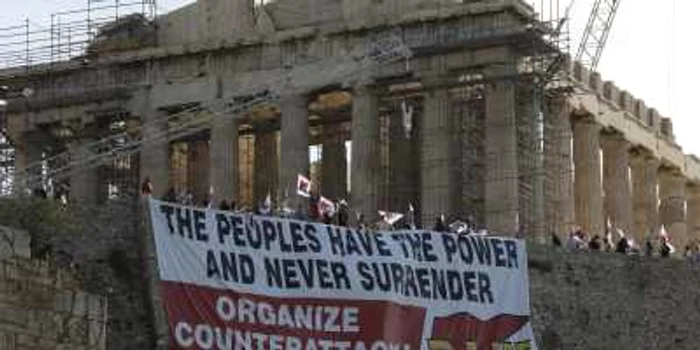 Jurnaliștii italieni de la Il Sole argumentează că nu tehnocrații sunt soluția Europei ci politicienii. Doar astfel încrederea oamenilor în democrație nu va avea de suferit.