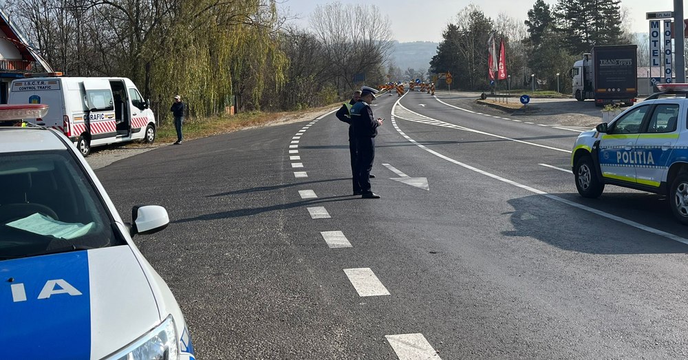Pieton lovit cu mașina și lăsat să moară, pe marginea drumului. Șoferul a fugit de la locul accidentului