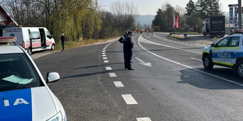 Camioane depistate pe DN7 pe un tronson restricționat traficului greu din Vâlcea Foto IPJ Vâlcea jpeg