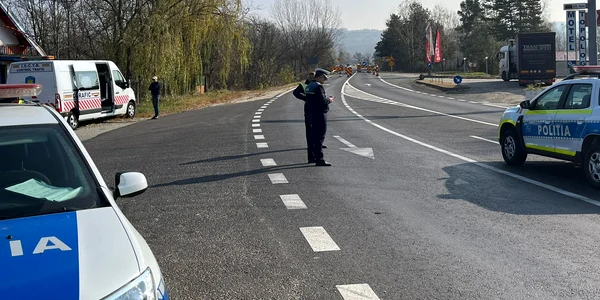 Camioane depistate pe DN7 pe un tronson restricționat traficului greu din Vâlcea Foto IPJ Vâlcea jpeg
