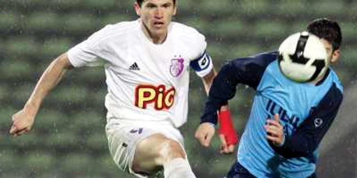FOTBAL: Cristian Tănase va sta doar 7 zile pe tuşă
