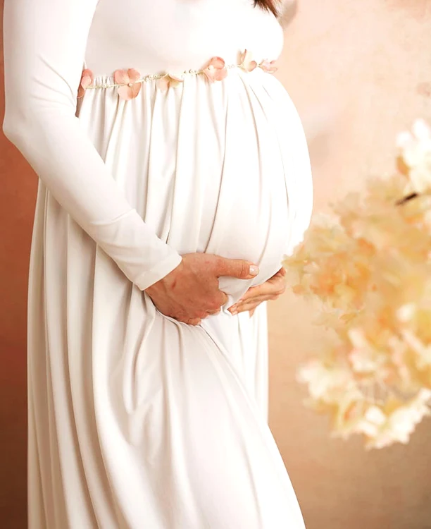 Laura Andreşan şi-a etalat burtica de gravidă 