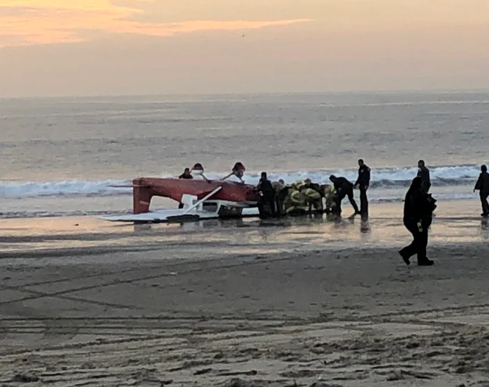 Pilotul a încercat să se întoarcă pe aeroportul Santa Monica Foto: Twitter @josh18nieeeld