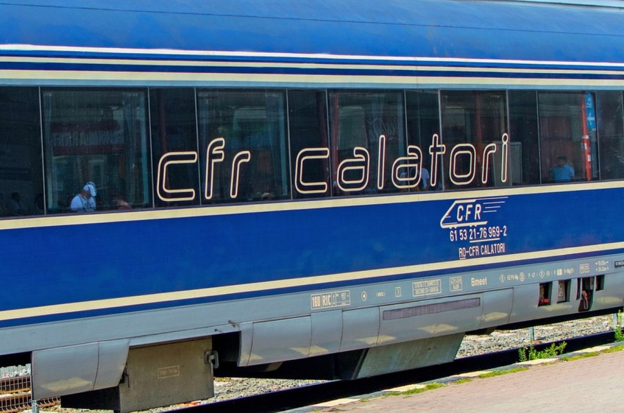 Trafic feroviar blocat între Holdea și Margina după ce locomotiva unui tren a deraiat