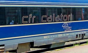 vagon cfr calatori tren foto shutterstock
