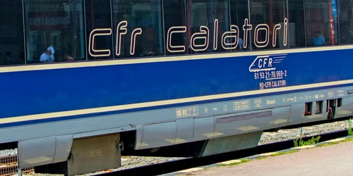 vagon cfr calatori tren foto shutterstock