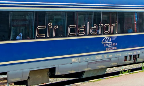 vagon cfr calatori tren foto shutterstock