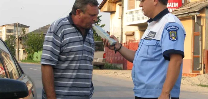 Imagine cu poliţişti din judeţul Olt în acţiune   (FOTO: Mugurel Manea)