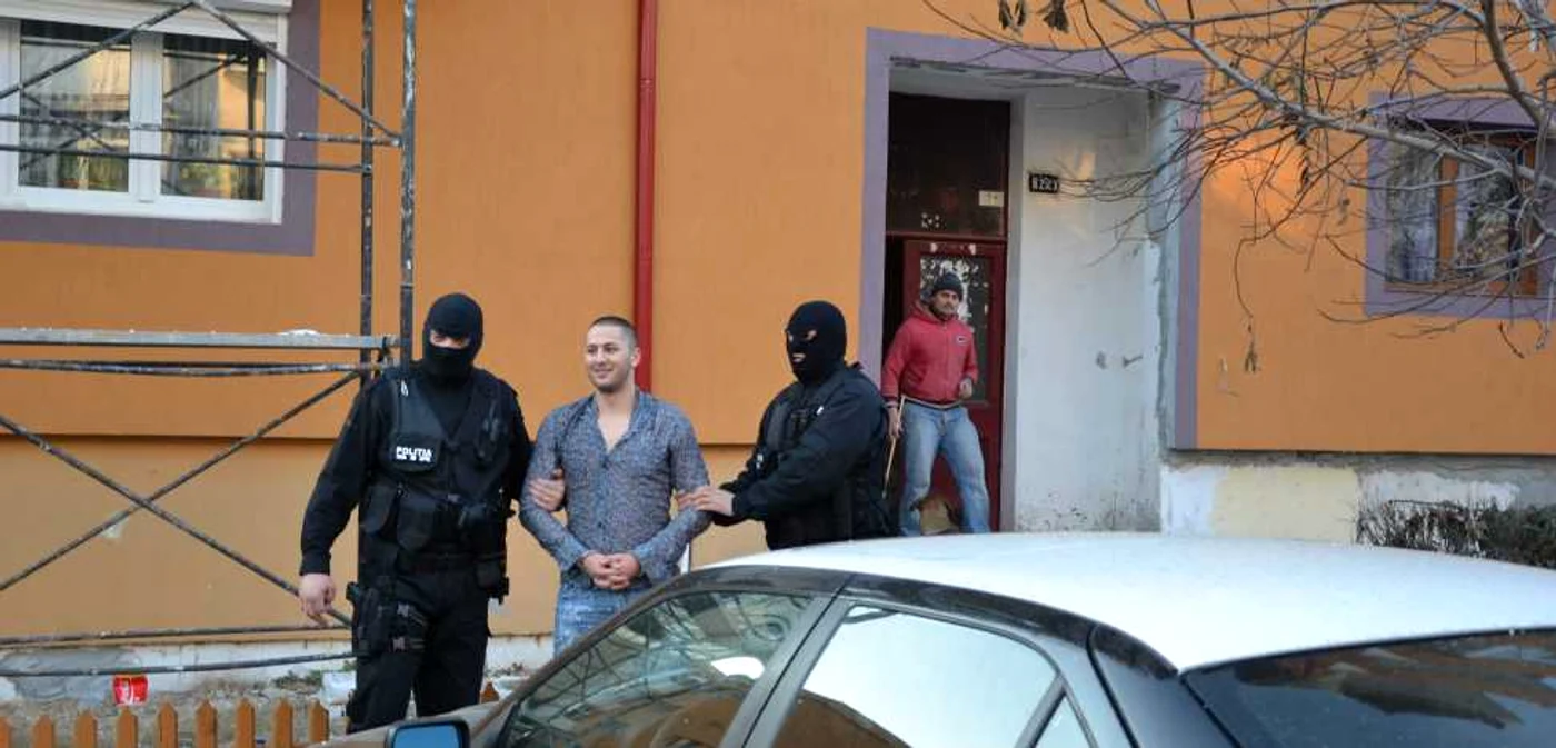 La reconstituire, tânărul a spus că s-a răzbunat după ce a fost ameninţat cu moartea