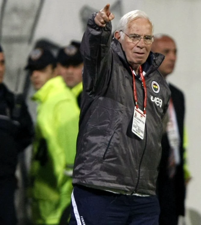 Luis Aragones a antrenat-o ultima oară pe Fenerbahce Istanbul, în 2009 (Foto: Reuters)