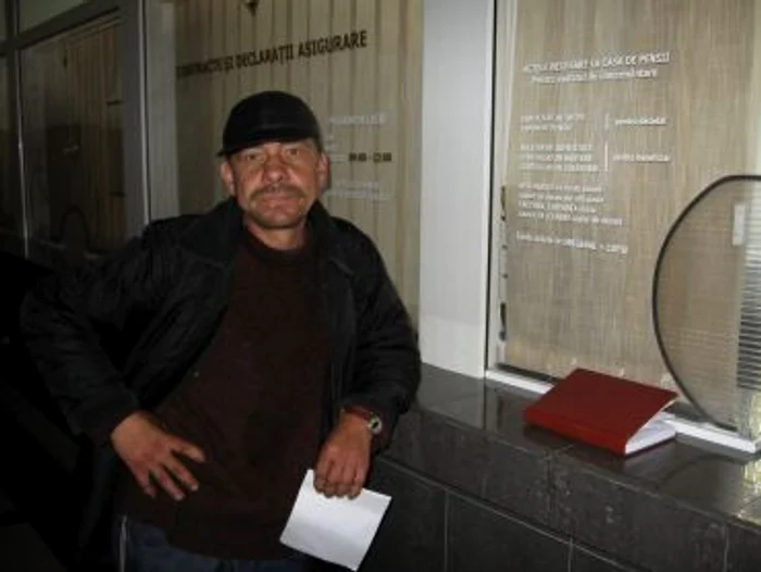 Bistriţa : Casa de Pensii - oficial în grevă, practic la muncă