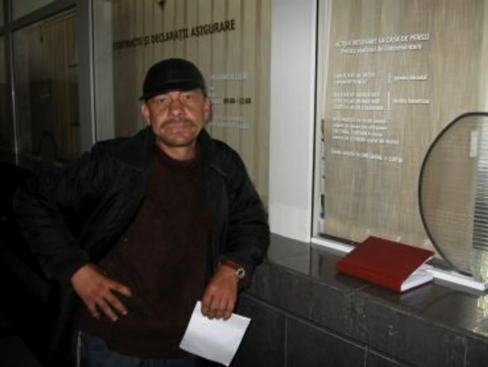 Bistriţa : Casa de Pensii - oficial în grevă, practic la muncă