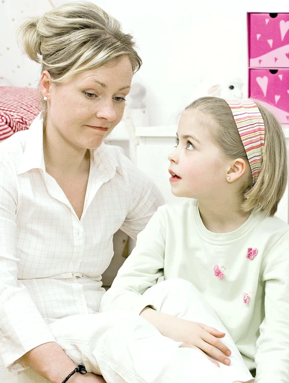 
    Părintele trebuie să-i  fie cel mai bun prieten (foto: Photoland Age fotostock)  