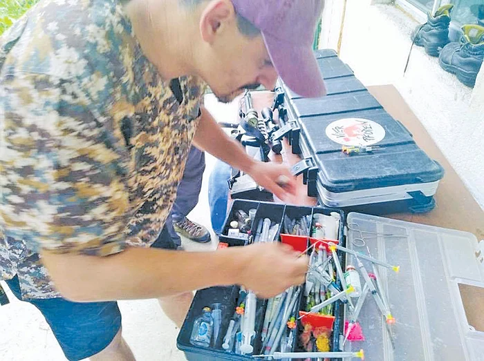 Medicul veterinar, în timp ce pregătea tranchilizantul