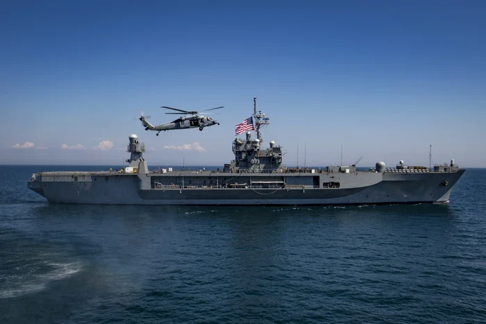 Nava de comandă şi control a Flotei a 6-a americane, USS Mount Whitney patrulând în Marea Neagră FOTO U.S. Navy/Mass Communication Specialist 2nd Class Ford Williams/Released