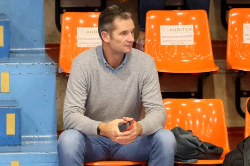 Inaki Urdangarin în tribune la meciul de handbal al fiului său, Pablo. FOTO: Profimedia