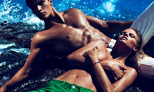 Lara Stone, în imagini fierbinţi pentru Calvin Klein  jpeg