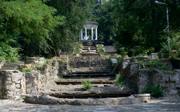 Reamenajarea Scării Cascadelor şi a rotondei din parcul Valea Morilor au fost estimate la circa 12 milioane de lei Foto: IPN