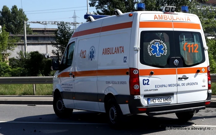 Fetiţa a fost transportată la spiital. FOTO: Daniel Guţă. ADEVĂRUL