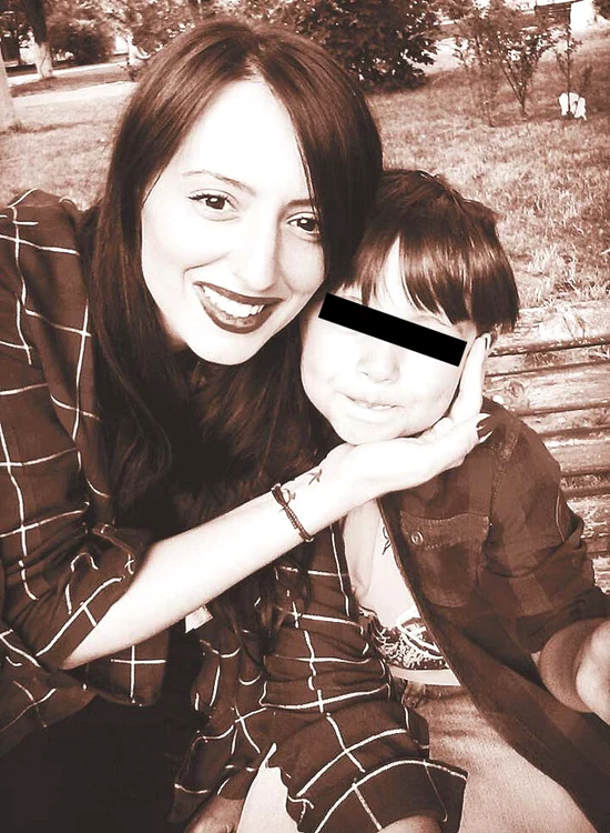 Alexandra, actuala  iubită a lui Max, are şi  ea un băieţel de 5 ani