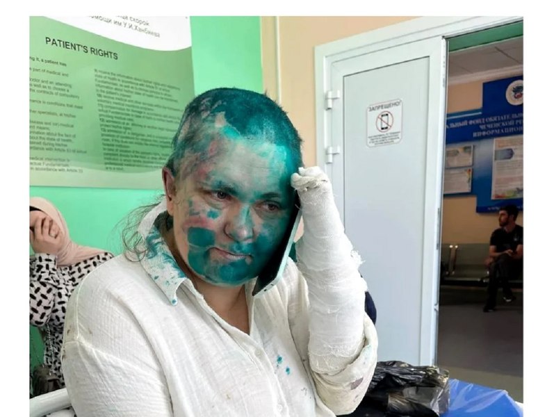 Jurnalista de investigație bătută crunt în Cecenia, transferată la Moscova. Cecenii acuză, fără dovezi, serviciile occidentale
