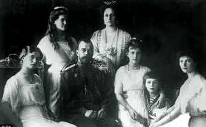 Ultimul ţarul al Rusiei, Nikolai al II-lea şi familia sa