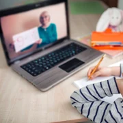 Scoala digitala online elevi educatie FOTO Shutterstock