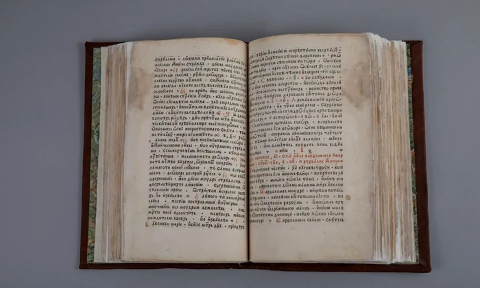 Sbornicul slavonesc, tipărit de Diaconul Coresi la Brașov, exponatul lunii iulie la MNIR