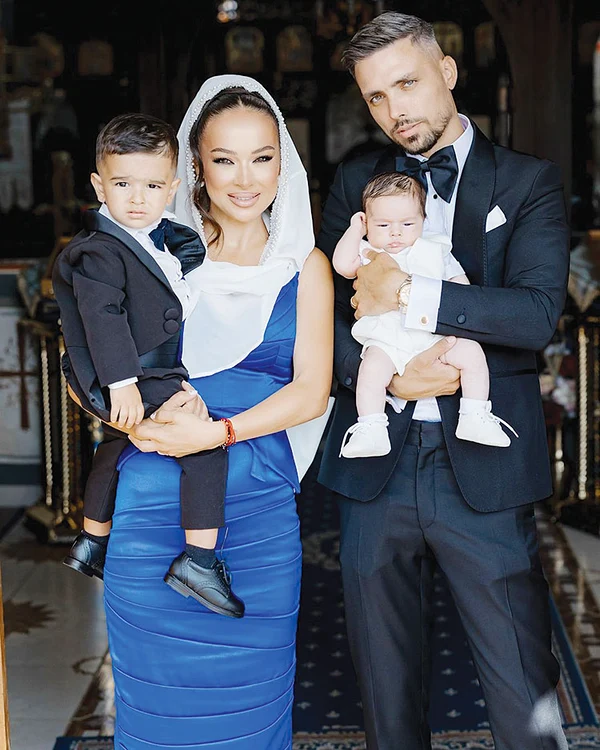 Solista şi fotbalistul Adi Rus au împreună doi băieţei