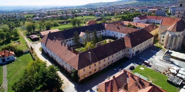 palat principi alba iulia