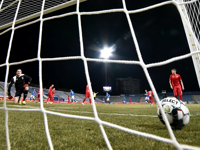 Universitatea Craiova s-a impus prin golul lui CîmpanFoto: sportpictures.eu