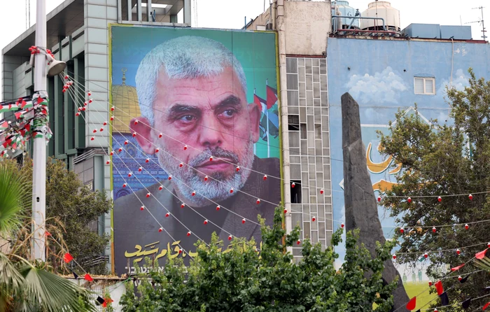 Afiș cu Yahya Al-Sinwar la Teheran după asasinarea liderului politic al Hamas FOTO EPA-EFE