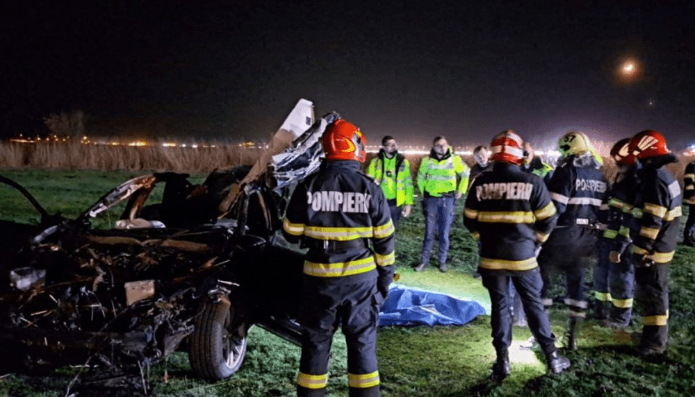Tragedie pe o şosea din Iaşi: un șofer a murit după ce mașina s-a ciocnit cu o căruță. Au murit și cei doi cai